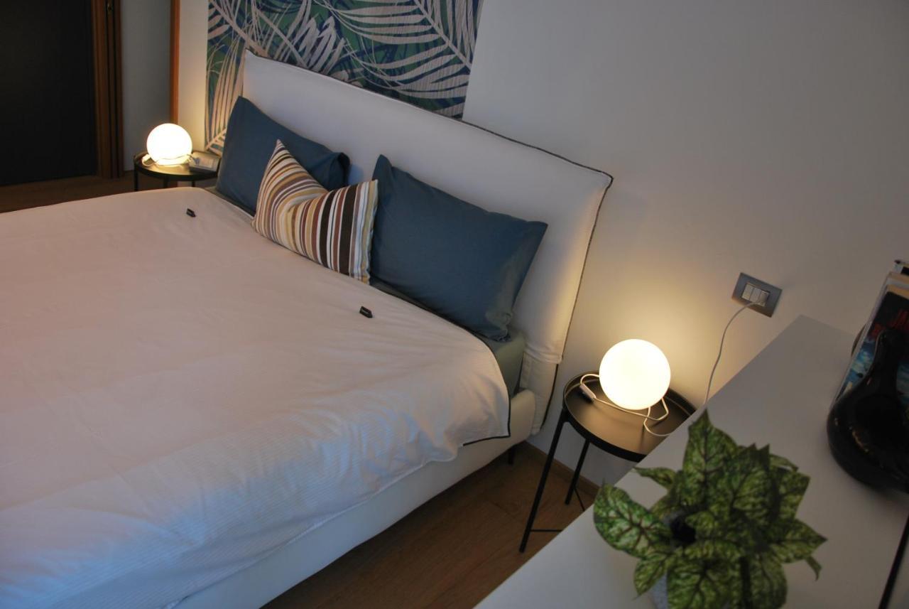 Suite 51 Appartamento Con Terrazzo A 50 Mt Dal Lago - Private Parking (Adults Only) Arona Extérieur photo