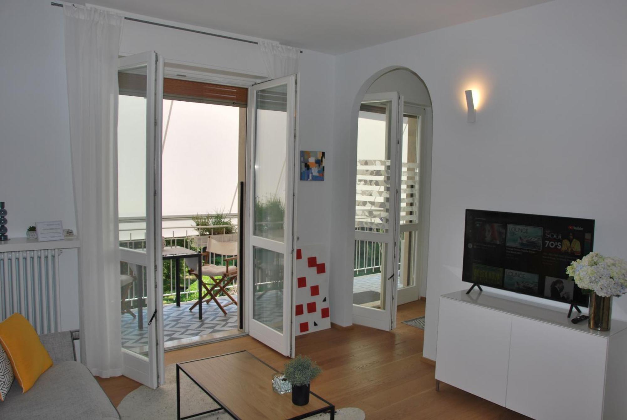 Suite 51 Appartamento Con Terrazzo A 50 Mt Dal Lago - Private Parking (Adults Only) Arona Extérieur photo