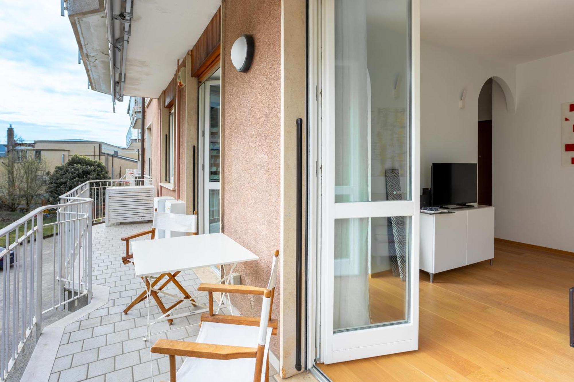 Suite 51 Appartamento Con Terrazzo A 50 Mt Dal Lago - Private Parking (Adults Only) Arona Extérieur photo