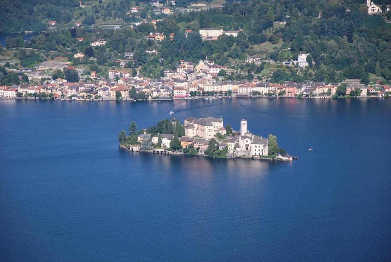 Suite 51 Appartamento Con Terrazzo A 50 Mt Dal Lago - Private Parking (Adults Only) Arona Extérieur photo